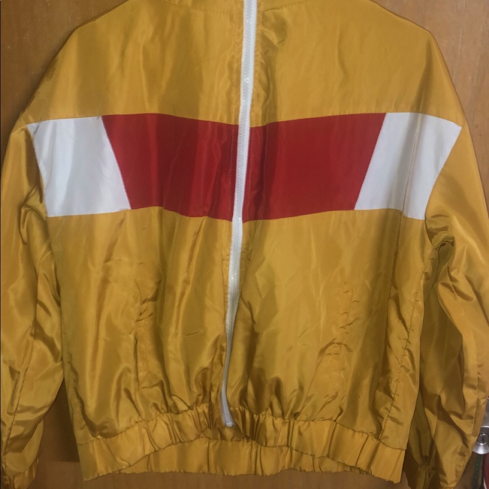 Jacket with mustard color.